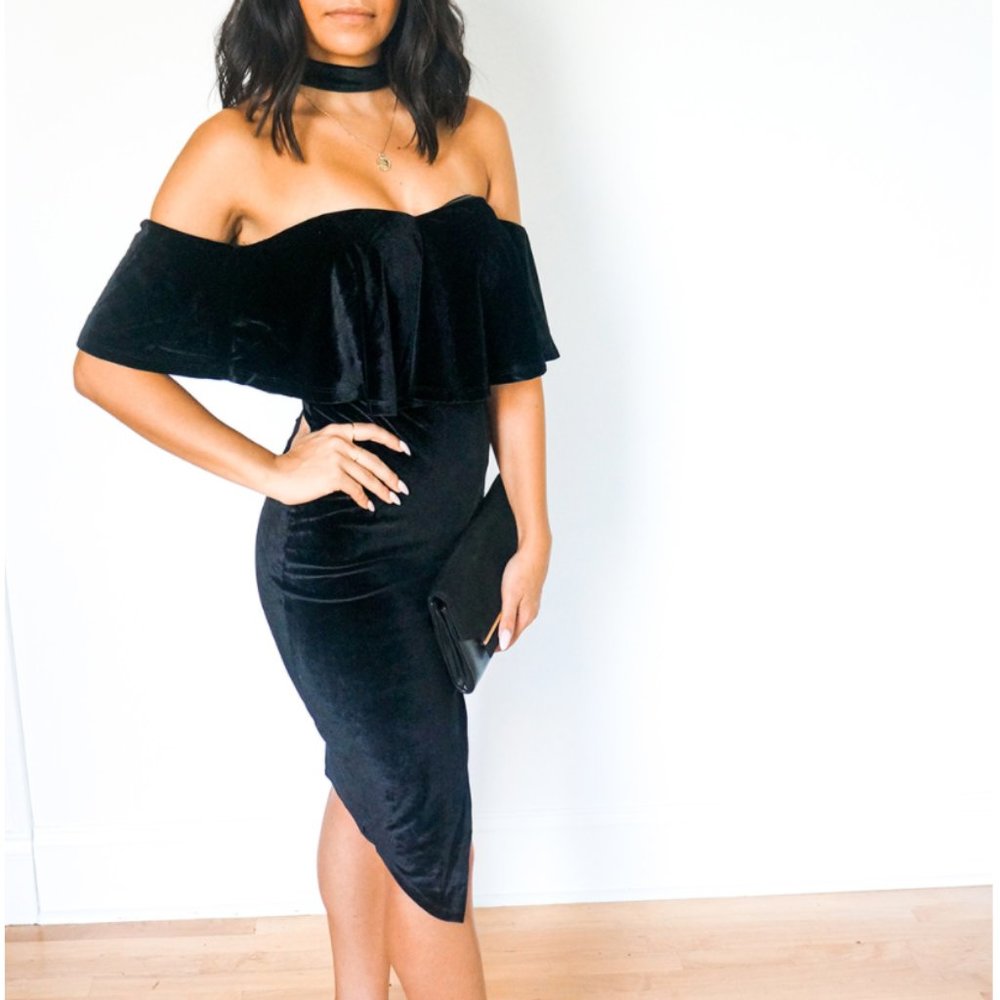 Black velvet off-the-shoulders choker dress - Picture 6 of 13